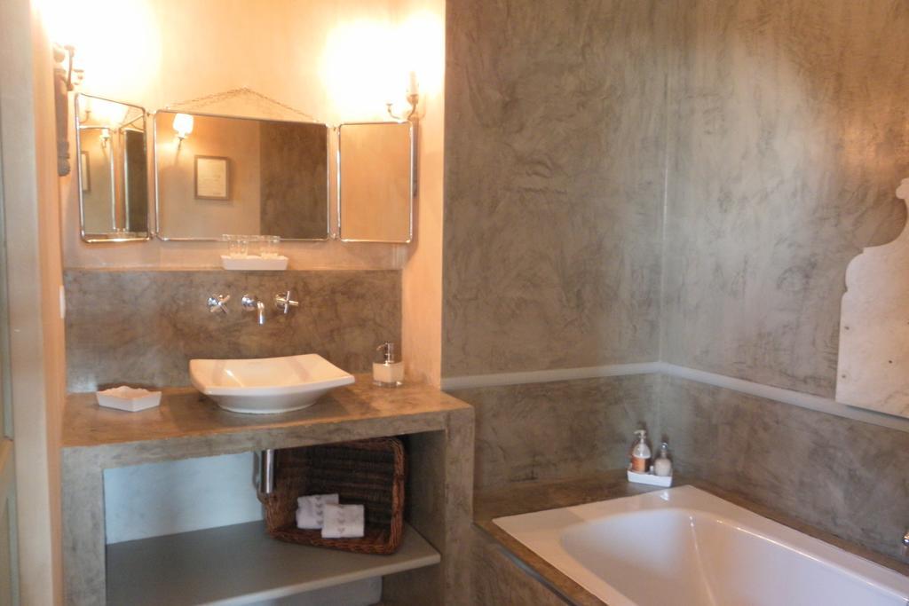 Les Volets Bleus Bed and Breakfast Arcangues Δωμάτιο φωτογραφία
