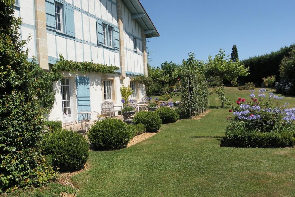 Les Volets Bleus Bed and Breakfast Arcangues Εξωτερικό φωτογραφία