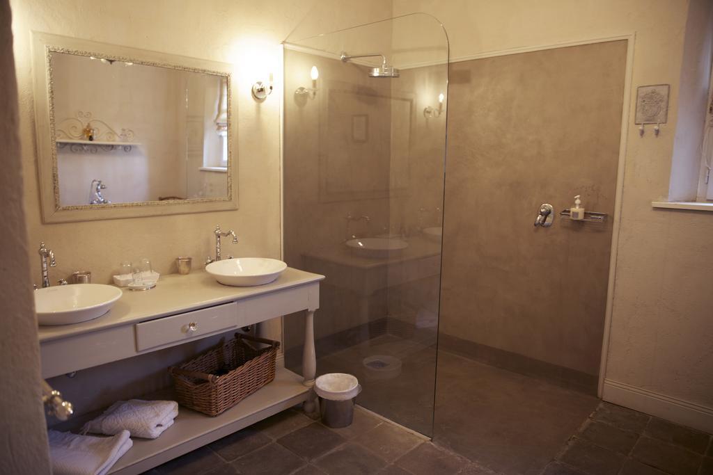 Les Volets Bleus Bed and Breakfast Arcangues Δωμάτιο φωτογραφία